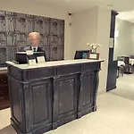 Acacias Etoile Hotel 3*