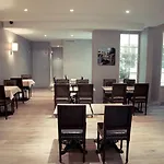 Acacias Etoile Hotel 3*